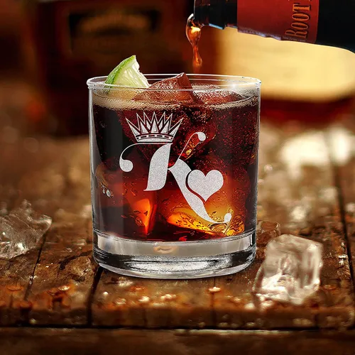 Miniatura 4 de shop4ever® King & Queen of Hearts - Juego de regalo para parejas, vaso de whisky grabado y copa de vino sin tallo, set de regalo para él y ella