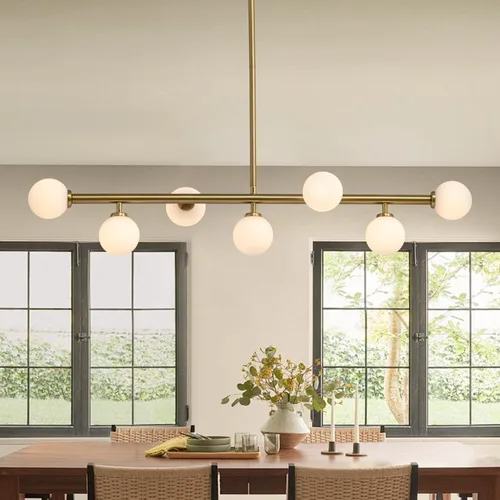 Candelabro de mediados de siglo, lámpara colgante Sputnik de latón dorado con pantalla de lámpara de vidrio blanco, Candelabros lineales de globo