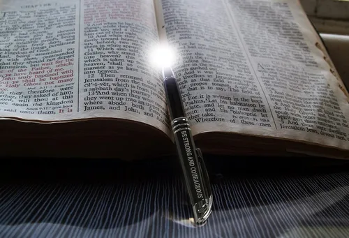 Miniatura 5 de Bolígrafo de regalo personalizado de fe católica con versículo bíblico grabado, escritura religiosa cristiana, regalos de oración para hombres