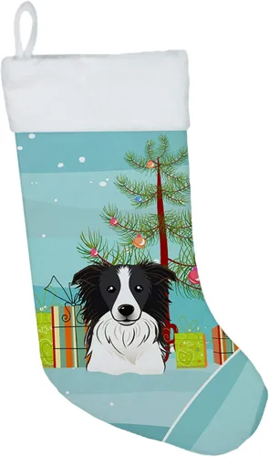 Miniatura 54 de Caroline's Treasures BB1590CS Árbol de Navidad y Alaskan Malamute Calcetines de Navidad para colgar en la chimenea, decoración de fiesta de Navidad