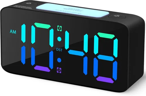 Cadmos - Reloj despertador extra fuerte de 110 dB para adultos con sueño pesado, reloj digital con luz nocturna de 7 colores, pantalla RGB, cargador