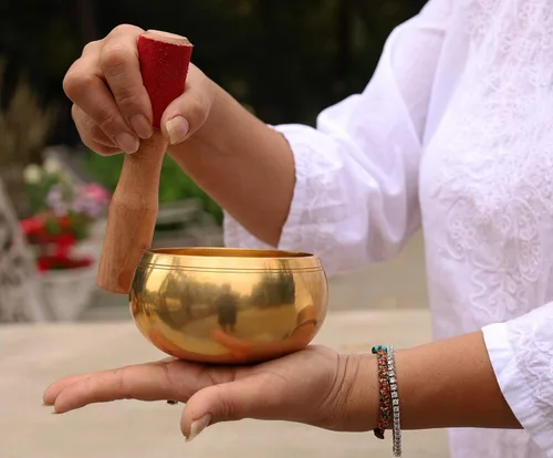 Miniatura 2 de DharmaObjects Mediano ~ Juego de cuencos tibetanos OM MANI con mazo, cojín de brocado y bolsa de transporte, para meditación, curación de chakras