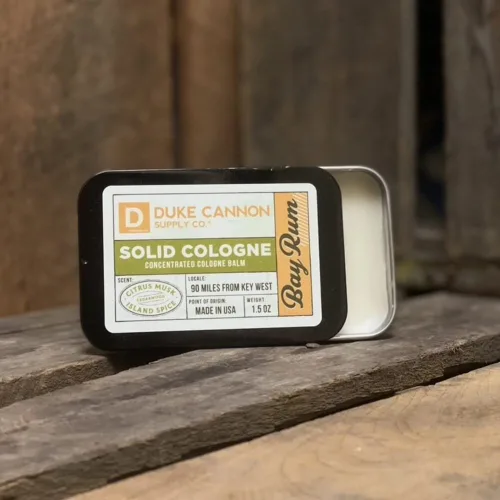 Miniatura 5 de Duke Cannon Supply Co. Colonia Sólida para Hombre Bay Rum (Almizcle Cítrico, Madera de Cedro, Especias Isleñas) - Bálsamo Concentrado, Lata Cómoda