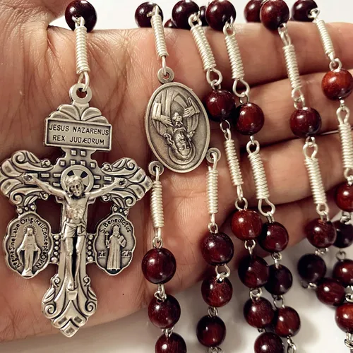 Miniatura 4 de Elegantmedical - Rosario de cuentas de sándalo rojo grande hecho a mano con rosario y cruz pardena, color plateado