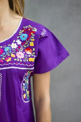 Miniatura 2 de Vestido bordado de Liliana Cruz estilo campesina mexicana