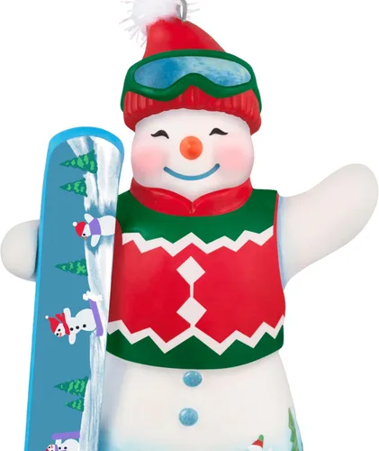Miniatura 5 de Hallmark Keepsake Adorno de Navidad 2025, Snowtop Lodge Ollie U. Halfpipe, porcelana, muñeco de nieve, regalos para coleccionistas