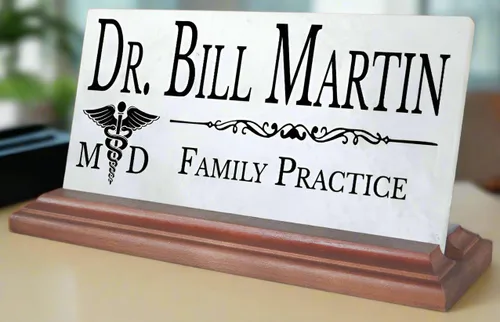 Placa de identificación de escritorio para médico, placa de identificación personalizada para médicos, para escritorio o estante, mármol sólido MD -