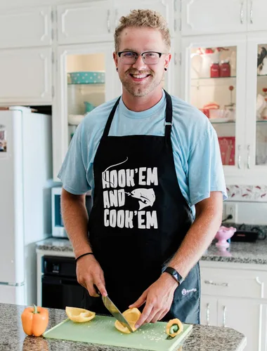Miniatura 3 de ApronMen Cooking & Grilling Apron - Great Grilling Gifts for Dad - Adjustable One Size Fits All - Chef Kitchen Aprons for Men Hook 'Em & Cook 'Em