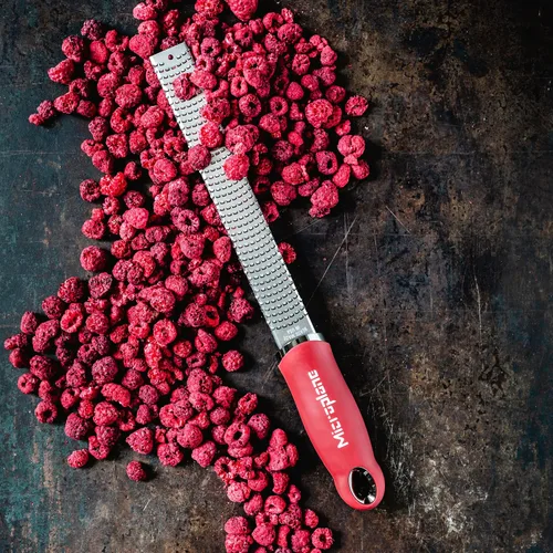 Miniatura 7 de Premium Classic Series Zester - Rojo granada Herramienta de limón Zester, queso duro y rallador de verduras Para cítricos, queso parmesano, ajo