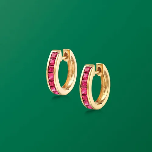 Miniatura 3 de Ross-Simons Aretes de aro Huggie de rubí de corte cuadrado de 080 quilates en oro amarillo de 14 quilates Gema Rubí
