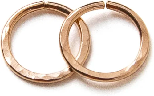 Miniatura 9 de Pequeños aros chapados en oro rosa martillado, mini aretes de aro, aretes de aro Huggie