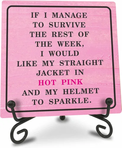 Decoración rosa de oficina: si logro sobrevivir esta semana, me gustaría que mi chaqueta recta estuviera en rosa intenso y mi casco destellara,
