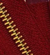 Chaqueta de peso medio con cremallera YKK #5 latón ~ separación ~ 520 Cameo rojo (1 cremallera/paquete)