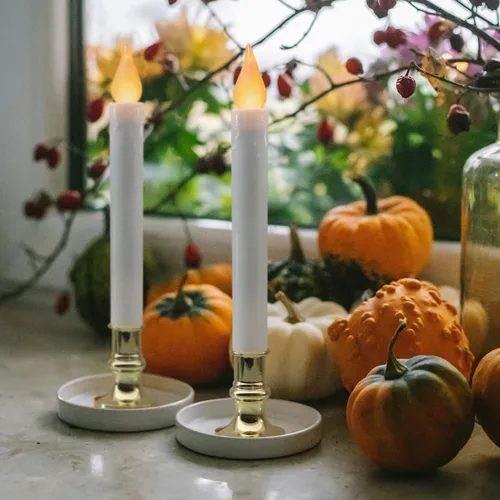 Miniatura 4 de FURORA LIGHTING Velas LED cónicas blancas con soportes dorados, paquete de 2 con temporizador de 5/19, elegante brillo sin llama para decoración