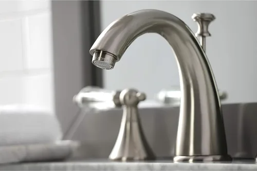Miniatura 5 de Kingston Brass KS2978WLL Grifo de lavabo generalizado con manija de palanca de cristal, 5-1/2 pulgadas en alcance de la boquilla, níquel cepillado