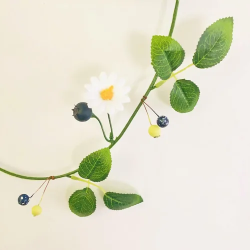 Miniatura 3 de Vid artificial de arándanos, margaritas blancas falsas, bayas y plantas, guirnalda para boda, jardín, oficina, hotel, fiesta, decoración artística