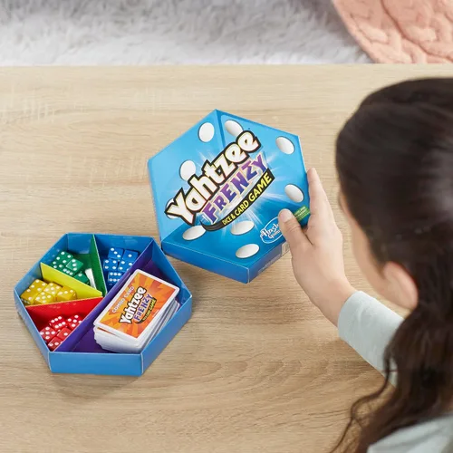 Miniatura 8 de Hasbro Gaming Yahtzee Frenzy Juego de dados y cartas, juego de dados de ritmo rápido, juegos de cartas para familias y niños, juegos familiares
