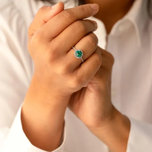 Miniatura 2 de Peora Anillo de esmeralda creado para mujer de oro blanco de 14 quilates con topacio blanco auténtico, forma redonda de 1 quilate de 0.18 pulgadas