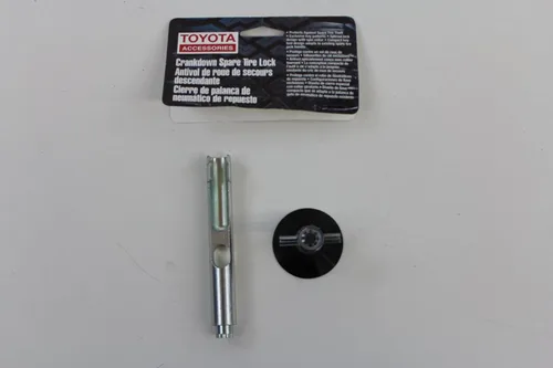 Miniatura 4 de Genuine Toyota Accessories PT276-34071 - Cerradura de neumático de repuesto para modelos seleccionados de Tacoma y Tundra, color plateado