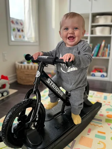 Miniatura 6 de Strider Bicicleta profesional de 12 pulgadas + base mecedora. Ayuda a enseñar al bebé a montar una bicicleta de equilibrio, para niños de 6 meses a