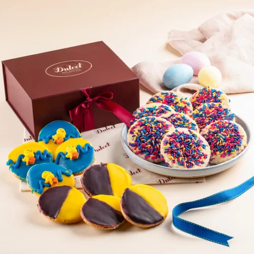 Miniatura 10 de Dulcet Gift Baskets Caja de regalo de la colección de chocolate definitiva rellena con brownie de dulce de leche, rugelah escamoso, pastel