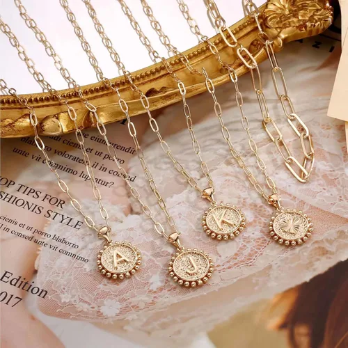 Miniatura 6 de Gargantilla en capas para mujer, chapada en oro de 14 quilates, cadena fina de eslabones, collar sencillo, ajustable, con dije de moneda con letra