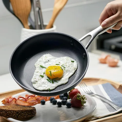 Miniatura 6 de KitchenAid Juego de sartenes antiadherentes de inducción anodizada dura con tapa, 3 piezas, sartenes de 8 y 10 pulgadas, duraderas, de calefacción
