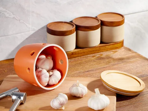 Miniatura 3 de ONEMORE Porta ajos grande con tapa, recipiente de ajo cerámico de 5 pulgadas, porta ajos para mostrador, naranja