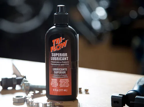 Miniatura 2 de Tri-Flow Paquete de botella de lubricante superior de 2 onzas con lubricante seco superior