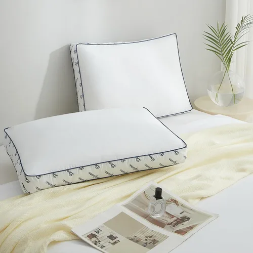 Dearfoams Almohadas de cama – Tamaño estándar/Queen – Juego de 2 – Almohada de cama alternativa de plumón estilo hotel con refuerzo de 3 pulgadas