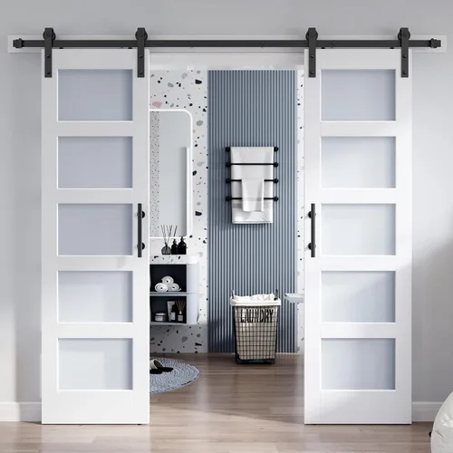 Puerta corrediza tipo granero con 5 paneles de vidrio esmerilado, madera laminada enchapada y revestimiento PVC, kit de herraje 8 pies, impermeable,