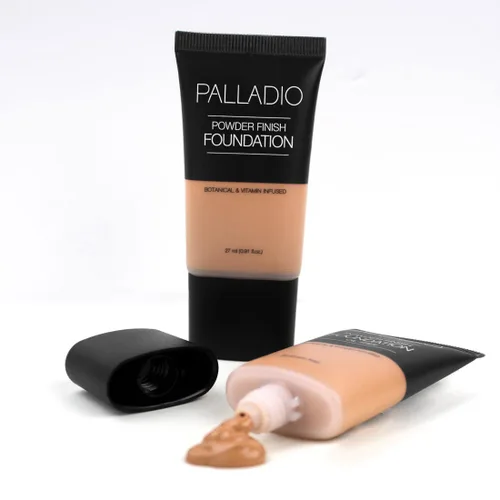 Miniatura 7 de Palladio Base líquida con acabado en polvo, aspecto mate natural, reduce las líneas finas, cubre poros grandes, oculta imperfecciones, uso durante