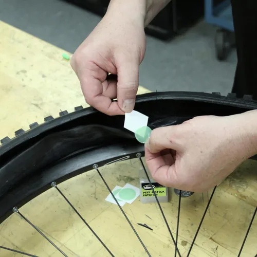 Miniatura 5 de Slime 20272 Kit de Parches Pre-Pegados Bike Skabs, para Reparación de Pinchazos de Tubos de Bicicleta, Despegar y Pegar, Contiene 6 Parches y un