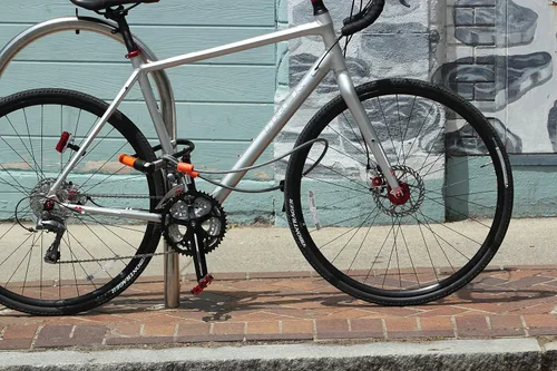 Miniatura 2 de Kryptonite Evolution Mini-7 - Cerradura en U para bicicleta con cable de doble bucle KryptoFlex de 4 pies