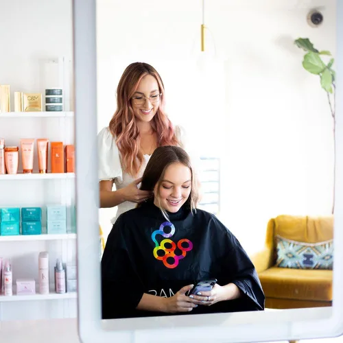 Miniatura 3 de FRAMAR Capa de salón con cobertura de color – Capa para cabello con cierre de presión y pecho goma, para teñido del cabello, suministros