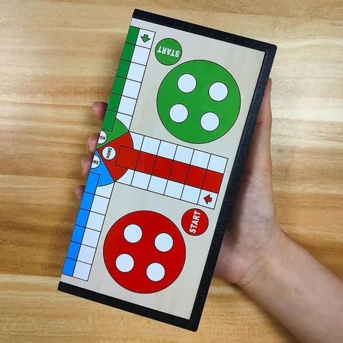 Miniatura 3 de KIDAMI Juego de mesa mini Ludo magnético de viaje, diseño plegable y ligero, regalo para niños y bebés (19.4 × 19.4 cm)