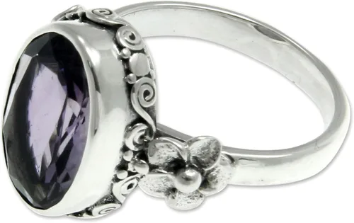 NOVICA Anillo floral ovalado de plata de ley 925 hecho a mano con amatista, Frangipani Allure', Plata Esterlina, Amatista