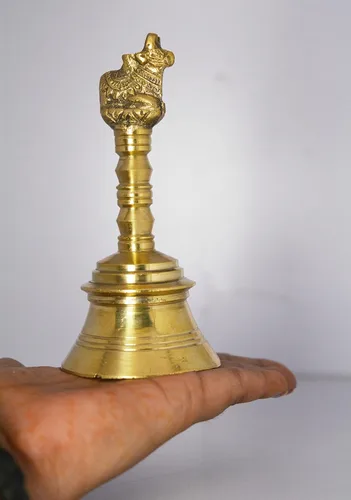 Miniatura 2 de Campana de latón para campana de templo Ghanti de 4.75 pulgadas, campana de Pooja de latón con estatua de Nandi en la parte superior, cascabel