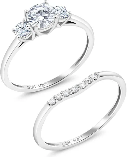 Miniatura 3 de Gem Stone King Juego de anillos de compromiso nupcial de 3 piedras de oro blanco de moissanita de oro blanco de 10 quilates con zafiro creado
