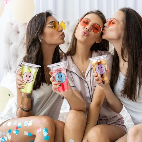 Miniatura 7 de Norme Juego de 52 vasos de plástico con tapa de cara sonriente de 16 onzas, tazas de café helado desechables transparentes con rayas