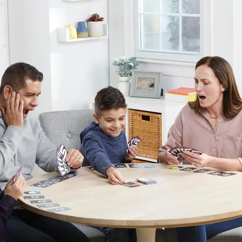 Miniatura 9 de Hasbro Gaming Juego de cartas de 5 vivos, juego de ritmo rápido para niños y familias, fácil de aprender, de 2 a 6 jugadores, divertidas actividades