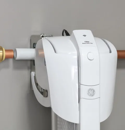 Miniatura 3 de GE Sistema de filtro de agua Smart Home + filtro de repuesto prémium (FTHLM) Sistema de filtración de agua que reduce el plomo, el olor y más