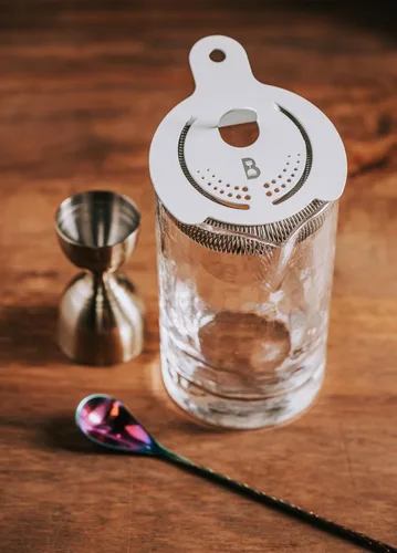 Miniatura 7 de Artisan Series - Vaso de mezcla de cóctel Herramientas profesionales de bar y utensilios de bar para barmanes y mixología Vaso de mezcla de Vaso