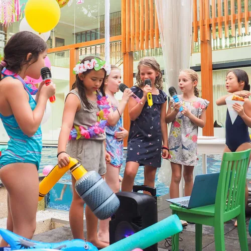 Miniatura 5 de CCINEE Paquete de 12 micrófonos inflables, micrófono inflable gigante de 9.4 pulgadas, accesorios de micrófono inflable para conciertos musicales