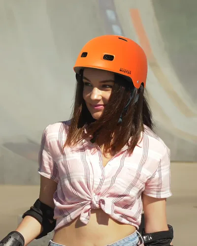 Miniatura 6 de OutdoorMaster - Casco de patineta y ciclismo, dos forros extraíbles, ventilación, para varios deportes, scooter, patinaje en línea, patinaje