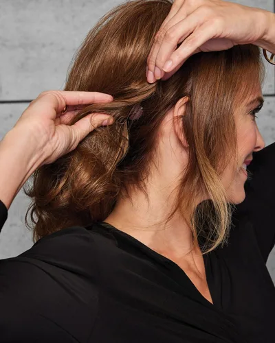 Miniatura 6 de 23" Grand Extension Topper Color R1 Negro – Hairdo Tru2Life 100% resistente al calor sintético 3/4 construcción de tapa 5 clips para mujer Crowne