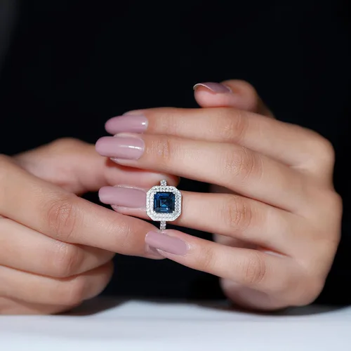 Miniatura 9 de Anillo de compromiso natural de corte Asscher con topacio azul Londres con moissanita, calidad AAA, anillo de compromiso de doble halo certificado