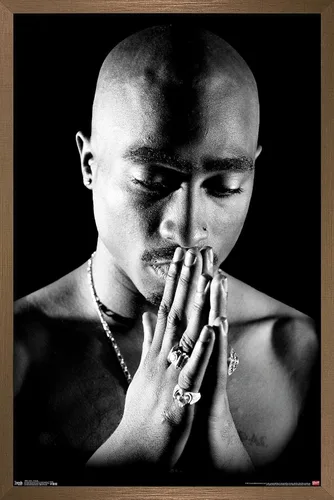 Miniatura 8 de Trends International Tupac - Póster de pared rezando, 14.725 x 22.375 pulgadas, versión enmarcada de madera de granero
