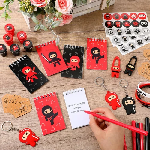 Miniatura 5 de Wettarn 161 piezas de recuerdos de fiesta ninja incluyen bloc de notas de ninjas voladores, pulseras de silicona, llaveros, bolígrafo adhesivo