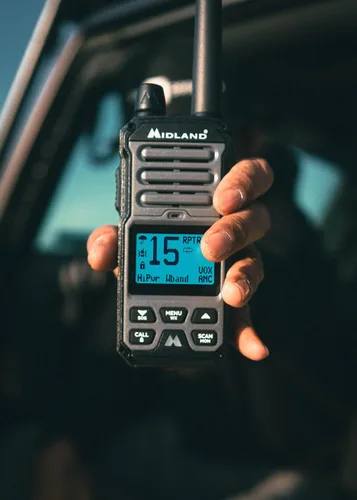 Miniatura 8 de Midland GXT67 Radio bidireccional GMRS de 5 vatios - Walkie Talkie de largo alcance para aterrizaje, Jeep y todoterreno - IP67 impermeable